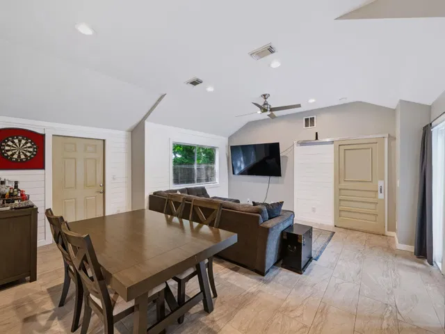  Residence photo 6