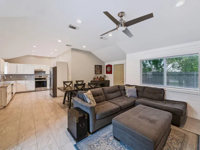  Residence photo 7
