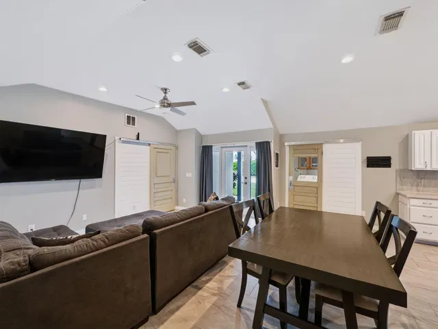  Residence photo 9