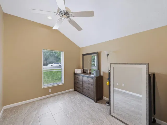  Residence photo 16