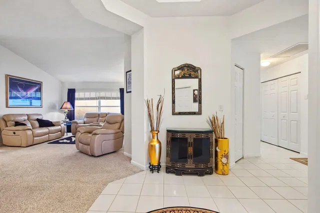  Residence photo 9