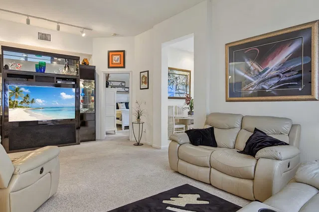  Residence photo 18