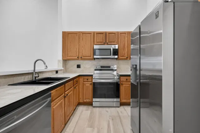  Residence photo 4