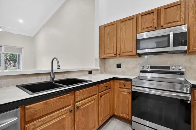  Residence photo 5