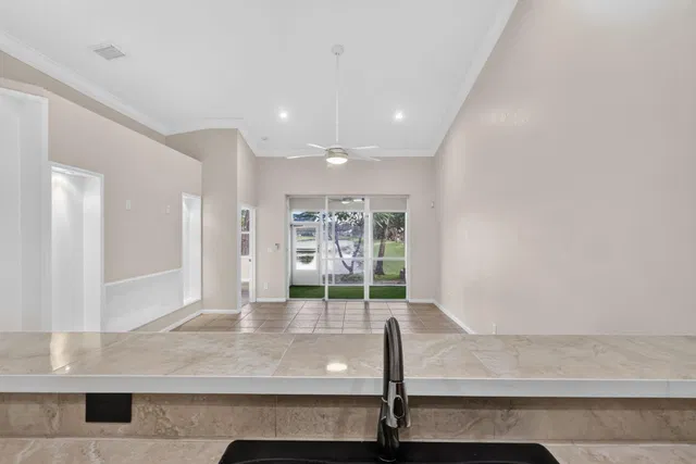  Residence photo 7