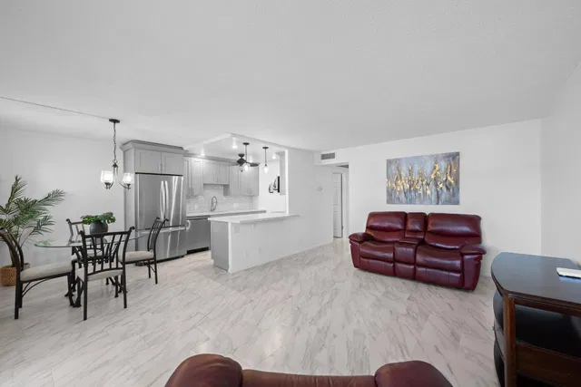 Residence photo 8