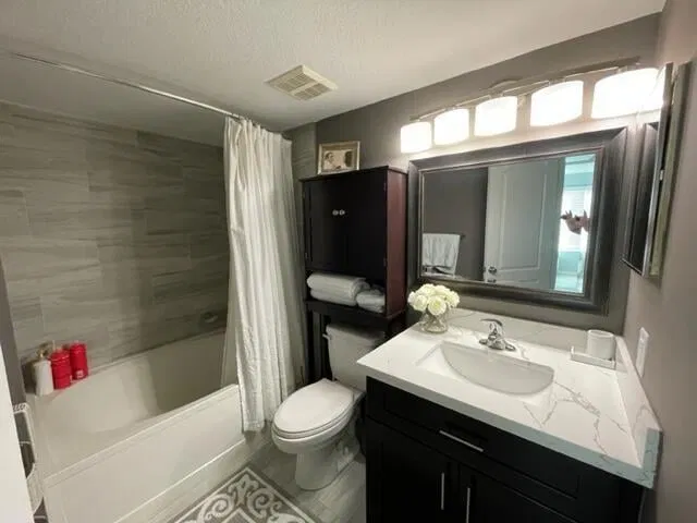 Unit 110 photo 8