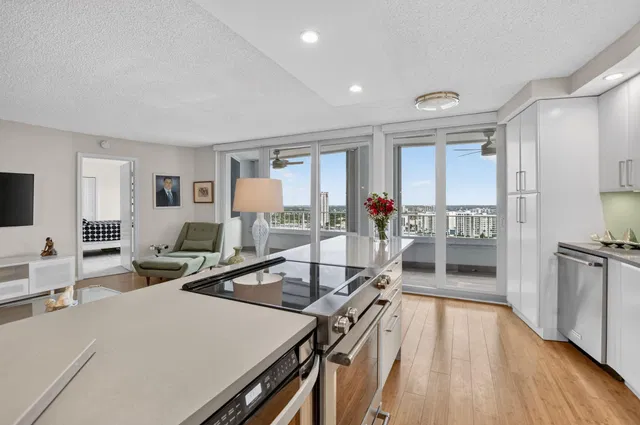550 S Ocean Boca Residence photo 12