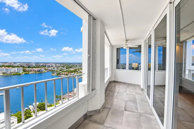 550 S Ocean Boca Residence photo 17