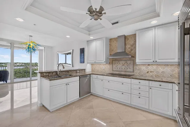 Jupiter Yacht Club Unit 505 photo 9