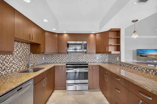 Unit 409 photo 6