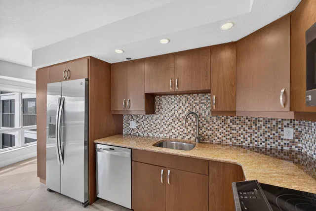 Unit 409 photo 7