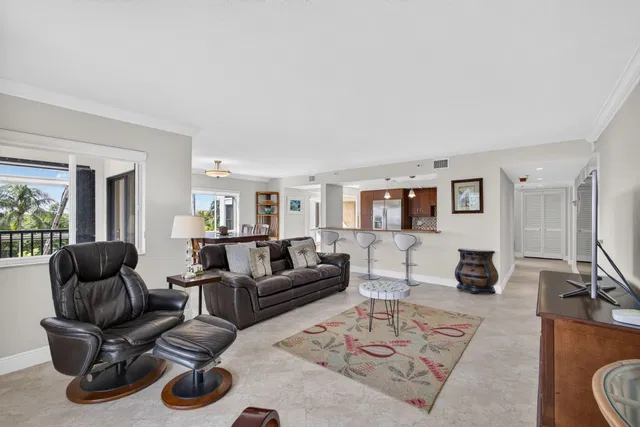Unit 409 photo 12