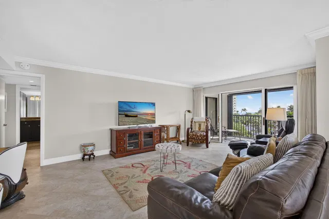 Unit 409 photo 14