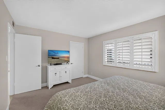 Unit 409 photo 19