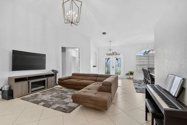 Residence photo 12