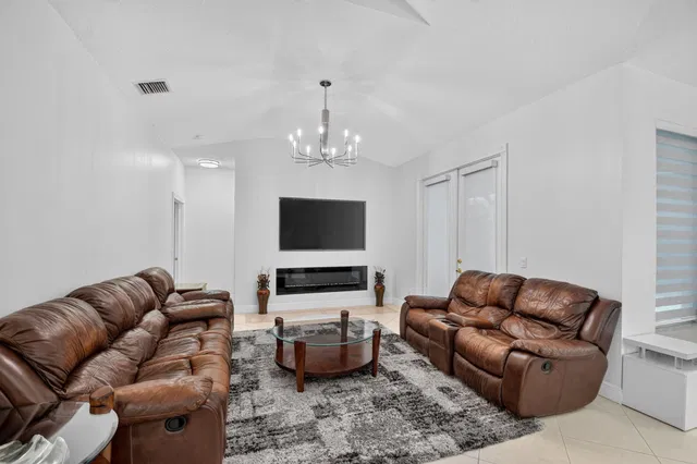 Residence photo 17