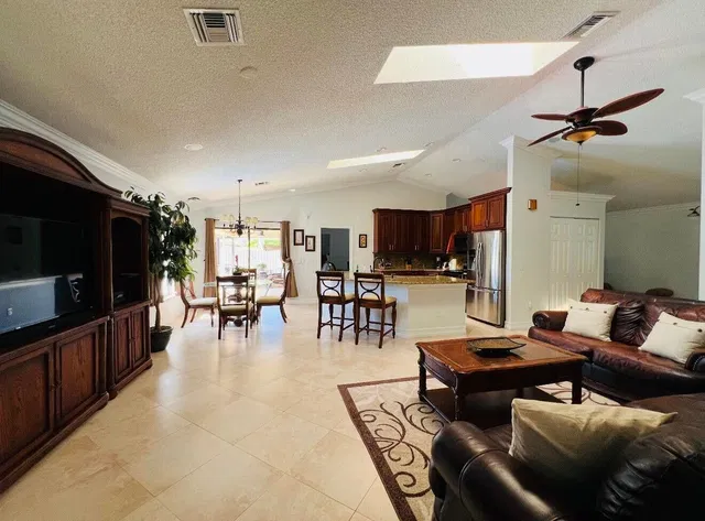 Residence photo 2