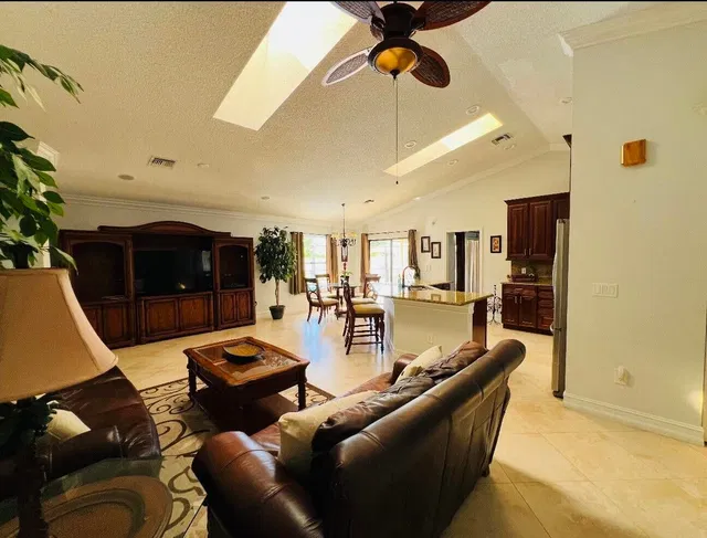 Residence photo 3