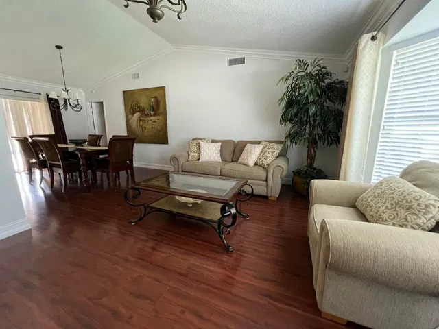 Residence photo 8
