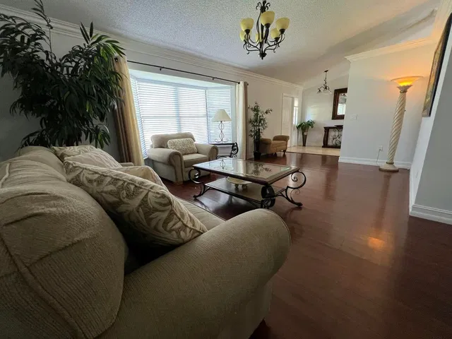Residence photo 9