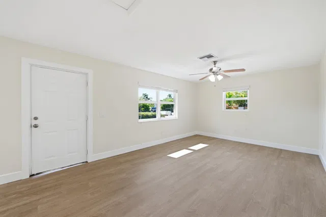 Residence photo 12