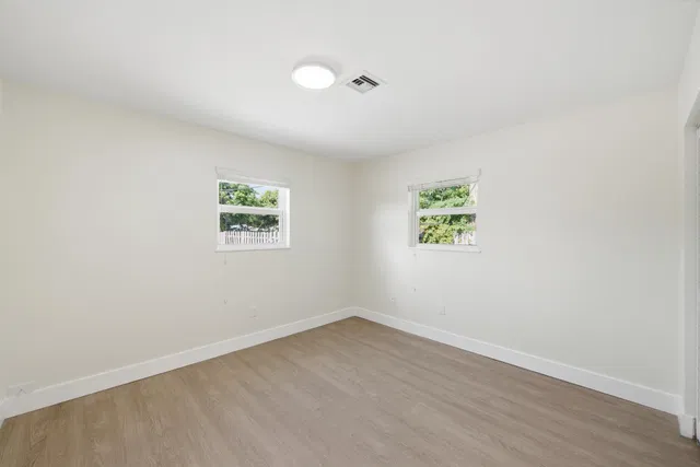 Residence photo 16