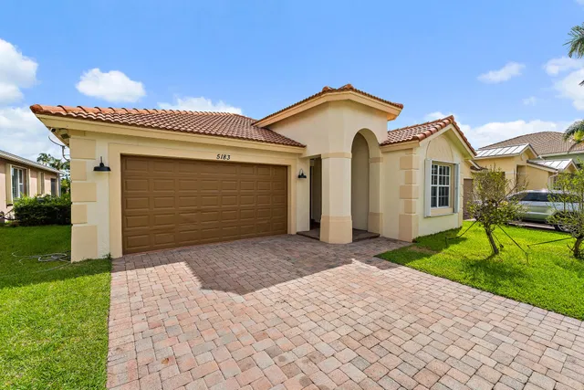 Residence photo 2