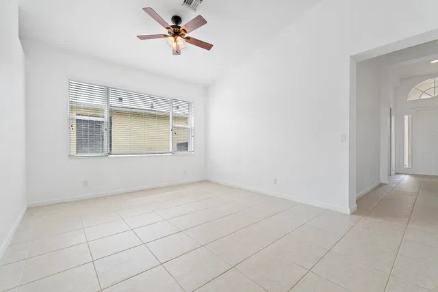 Residence photo 12