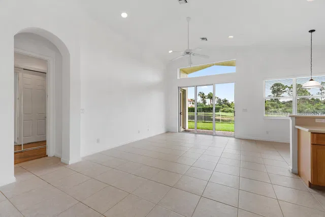 Residence photo 19