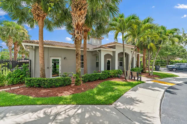 Residence photo 43