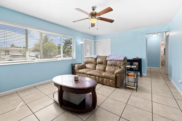 Residence photo 3