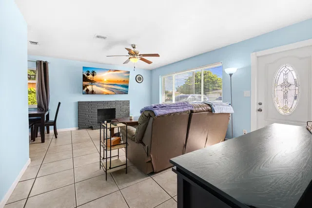 Residence photo 4