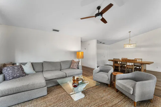 Residence photo 6