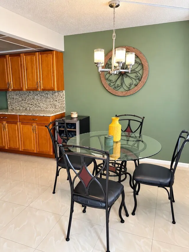 Unit 3004 photo 7