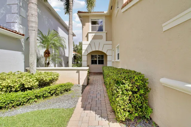 Residence photo 2