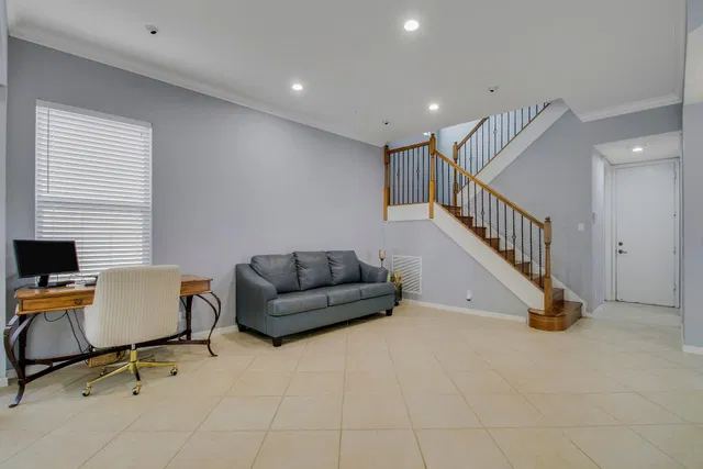 Residence photo 8