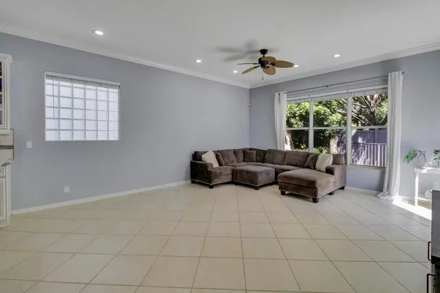 Residence photo 16