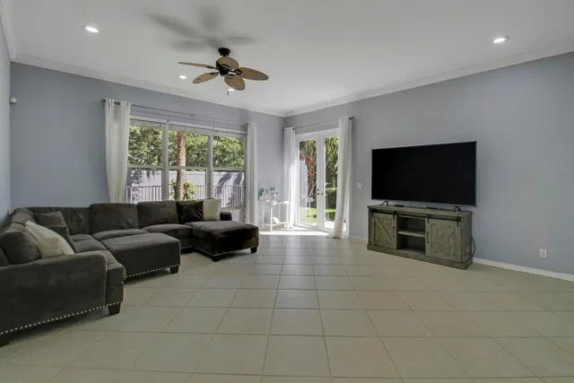 Residence photo 17