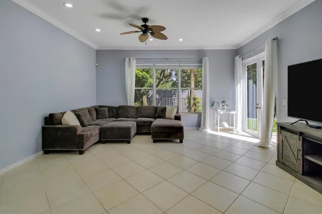 Residence photo 18