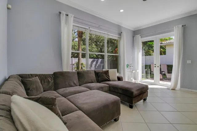 Residence photo 19