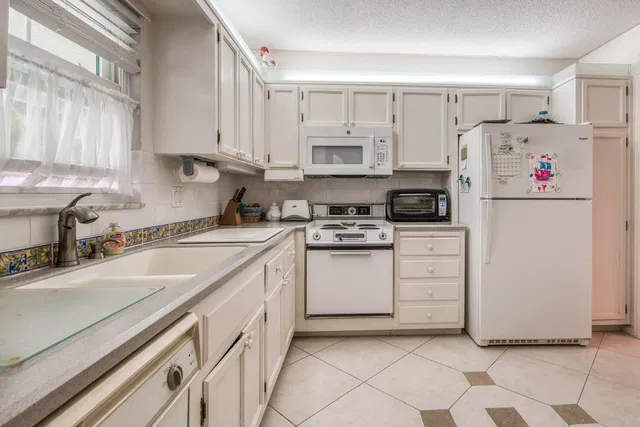 Singer Island Unit 11 photo 9