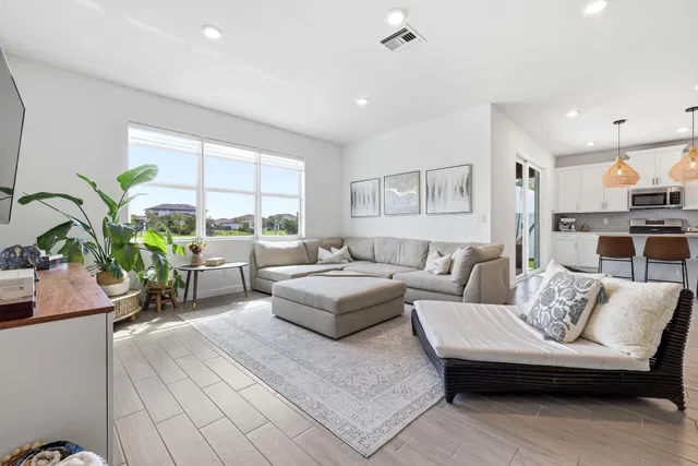  Residence photo 5