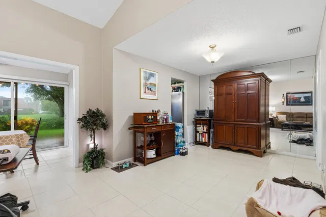  Residence photo 12