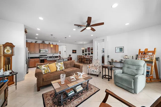Residence photo 12