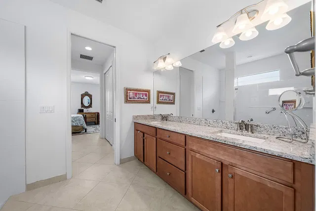 Residence photo 18