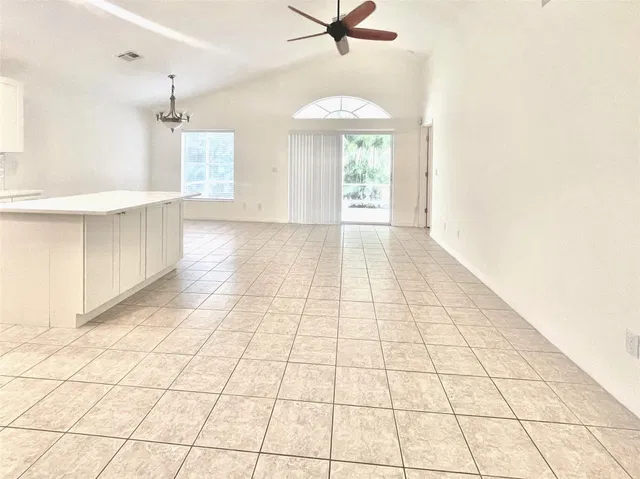  Residence photo 5