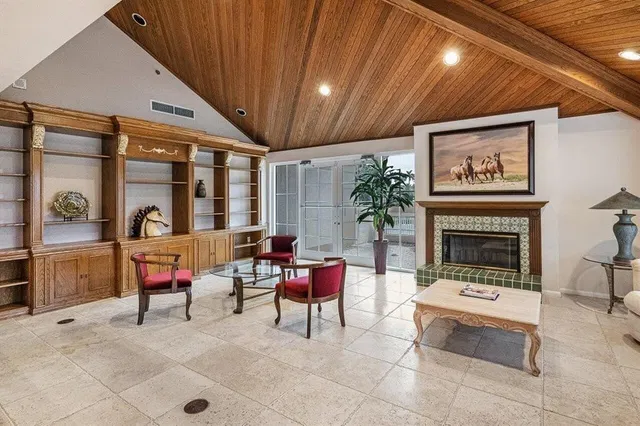  Residence photo 20