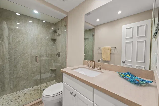 Unit A104 photo 18
