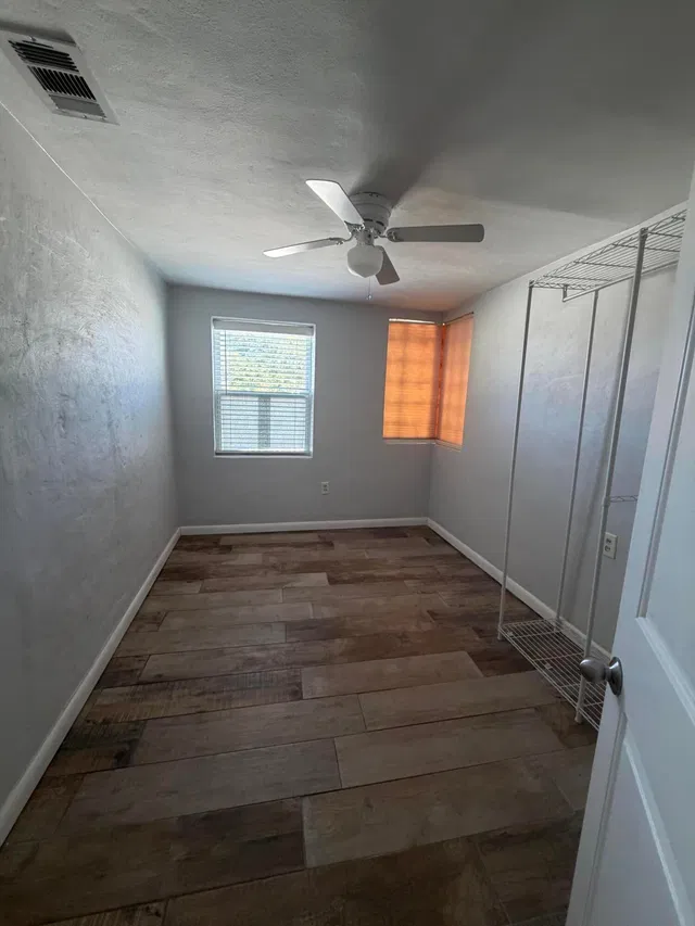 Unit 15 photo 12